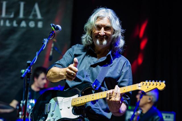 Jack Sonni dead: Dire Straits guitarist dies aged 68 as band pays tribute -  Yahoo Sports