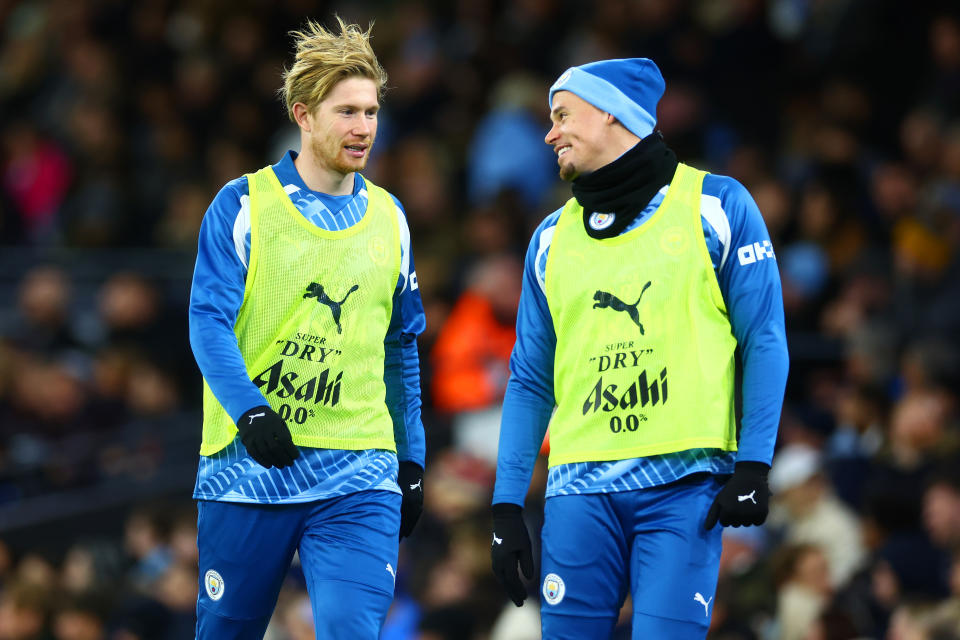 MANCHESTER, ENGLAND - DECEMBER 30: Kevin De Bruyne of Manchester City chats with team-mate Kalvin Phillips during the Premier League match between Manchester City and Sheffield United at Etihad Stadium on December 30, 2023 in Manchester, England. (Photo by Chris Brunskill/Fantasista/Getty Images)