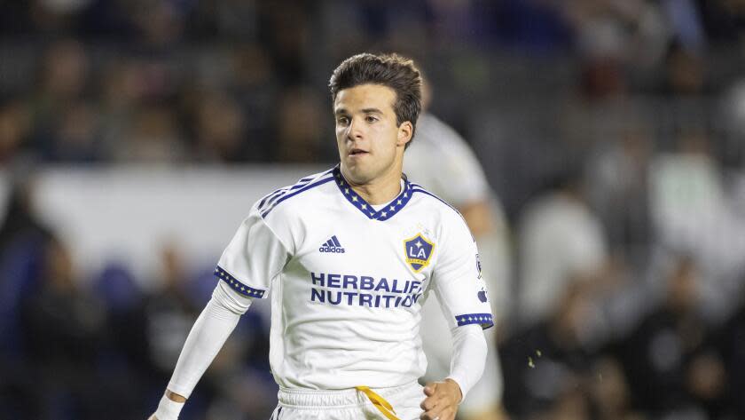 LA Galaxy's Riqui Puig against the Sporting Kansas City during an MLS soccer match, Wednesday, June 21, 2023, in Carson, Calif. (AP Photo/Jeff Lewis)