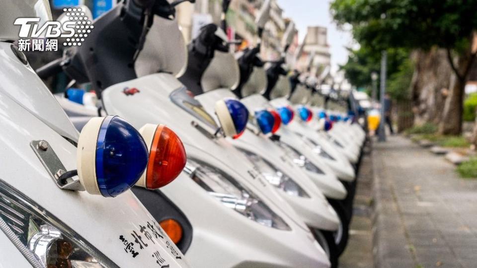 警方到場時，吳男和女學生已離去。（示意圖／shutterstock達志影像） 北市夜勤男警疑為抓酒駕　尾隨女返家害嚇壞：像變態狂