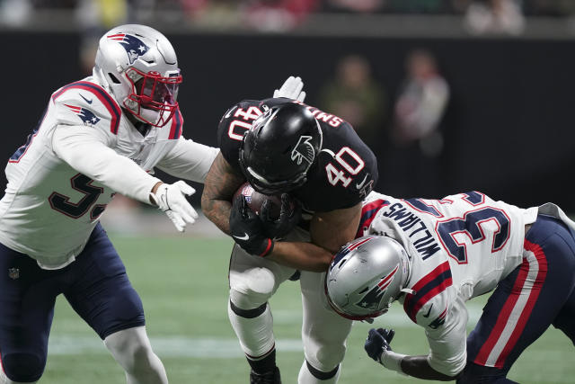 Swaggering Pats stifle Falcons 25-0 for 5th straight victory