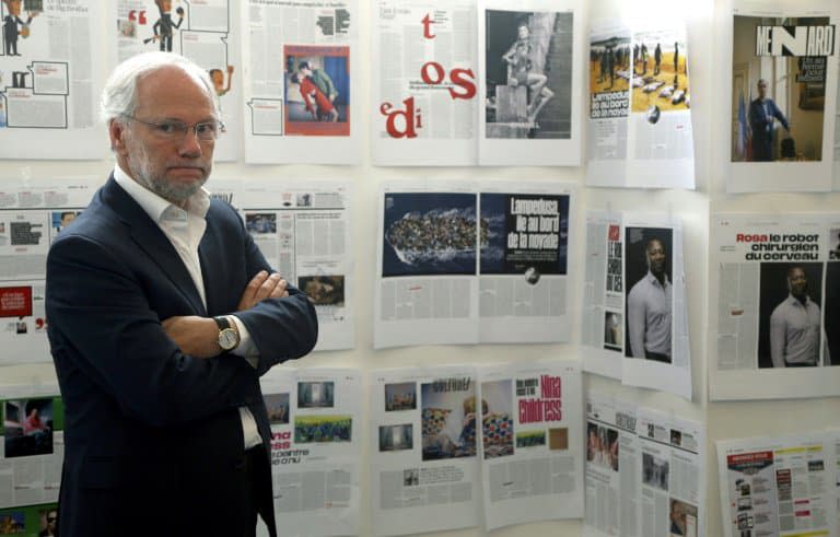 Laurent Joffrin, le 21 mai 2015 devant la maquette de la nouvelle mouture de Libération - FRANCOIS GUILLOT © 2019 AFP