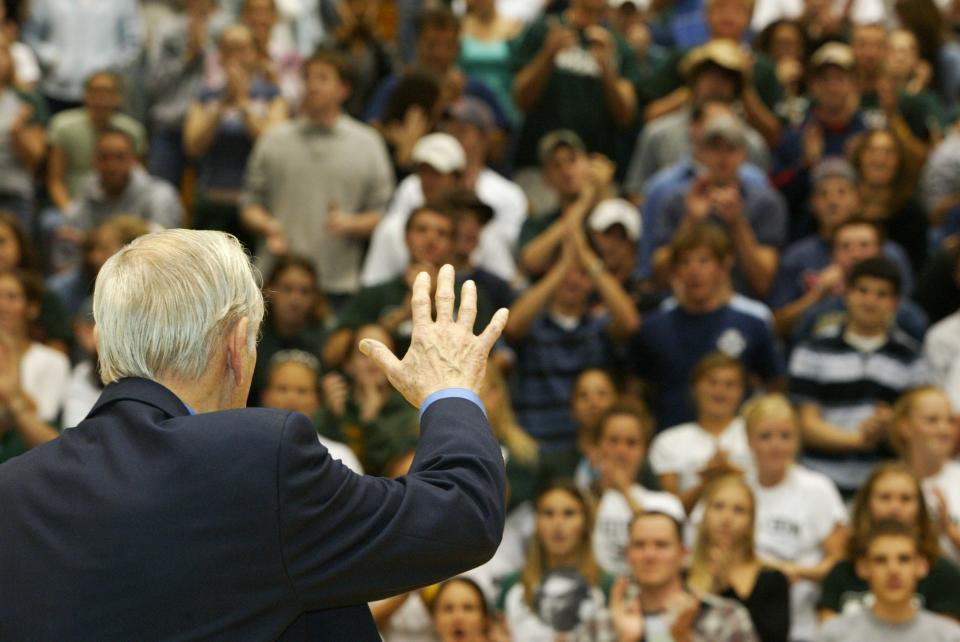 Glenn Wilkes acknowledged the Edmunds Center crowd in 2004 on the night the arena's basketball floor was named in his honor.