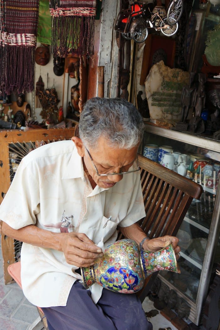 Busy seller: Antique lovers will be familiar with a row of shops selling vintage products on Jl. Surabaya, Menteng, Central Jakarta.