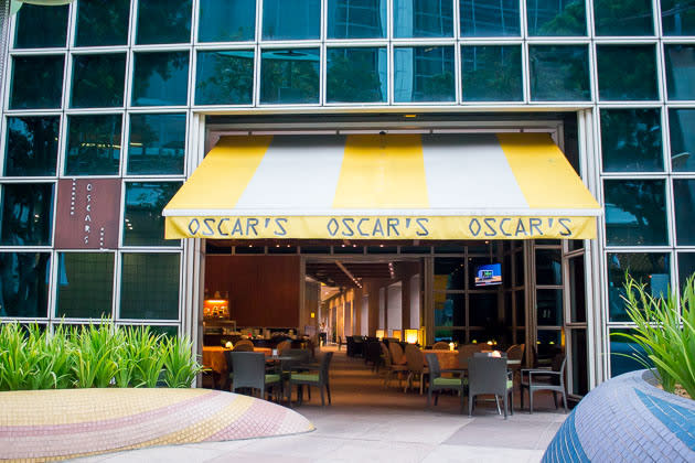 Oscar's-Exterior