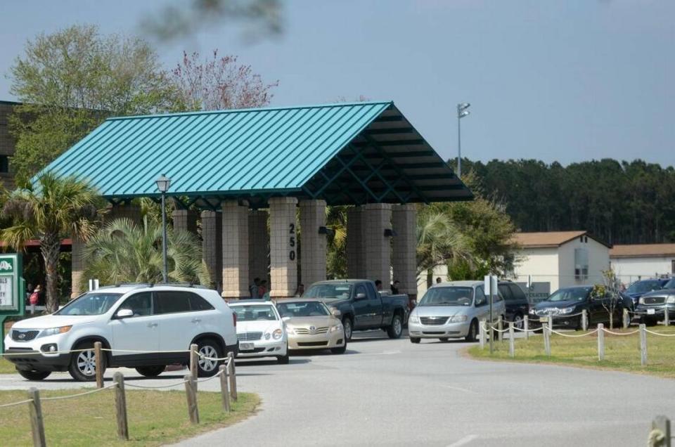 File: Parents wait in line to pick up their children at H.E. McCracken Middle School in Bluffton on March 17, 2016.