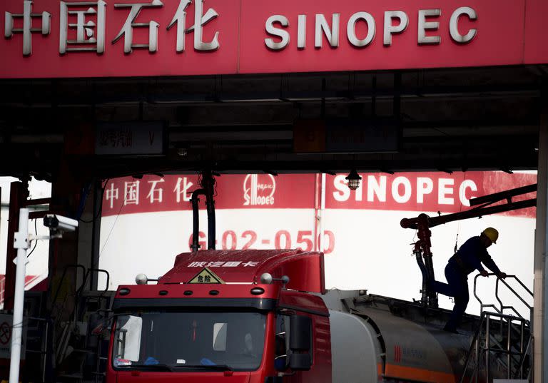  En 2020, Sinopec, un gigante petrolero chino, se retiró de la Argentina tras sus disputas con los sindicatos.