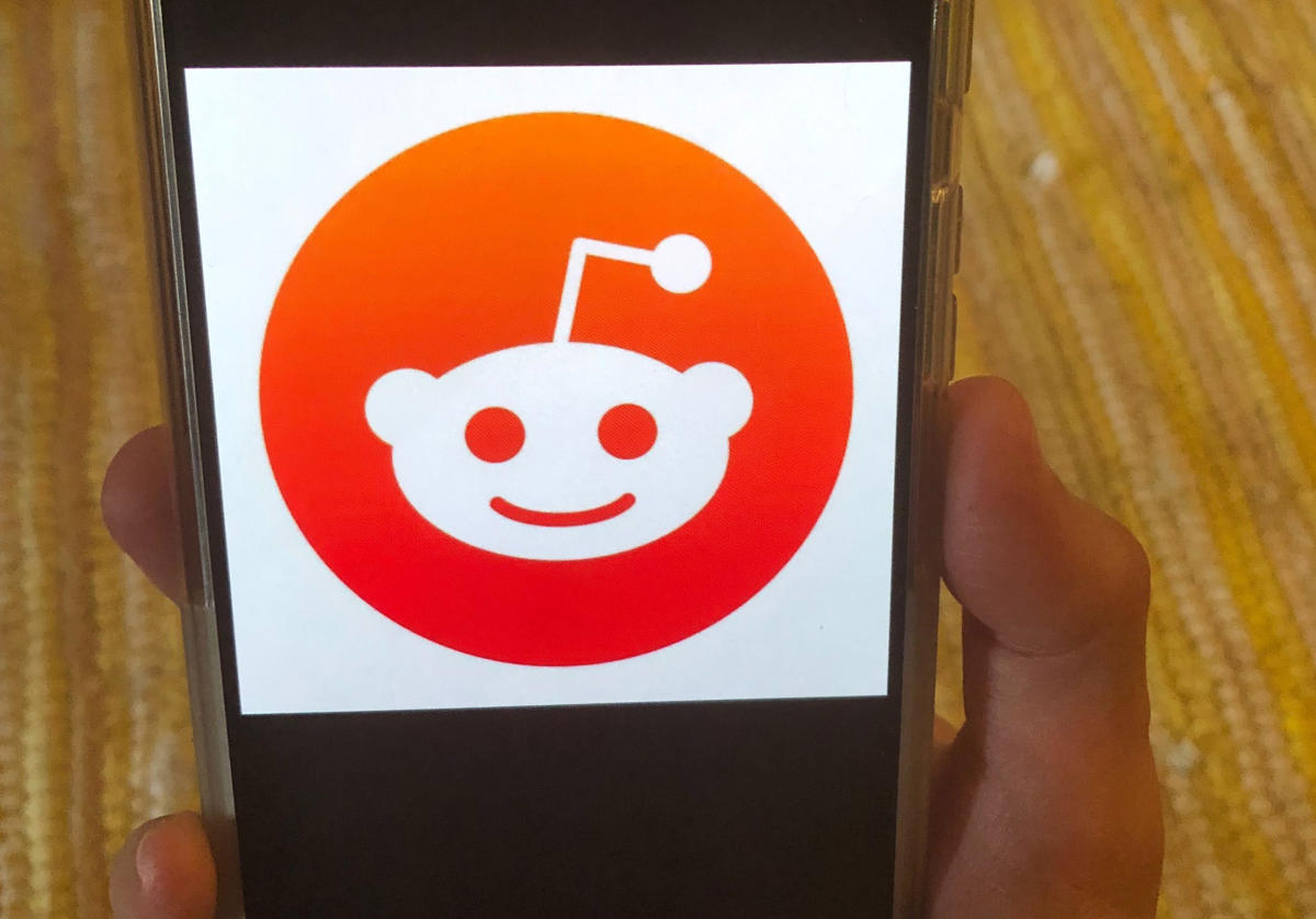 Reddit stock rises on expected market debut