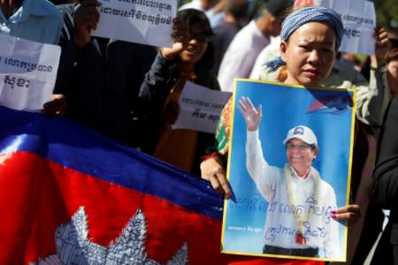 FIEL PHOTO: Supporters of Kem Sokha, leader of the Cambodia National Rescue Party (CNRP), stand outside the Appeal Court during a bail hearing for the jailed opposition leader in Phnom Penh, Cambodia September 26, 2017. REUTERS/Samrang Pring