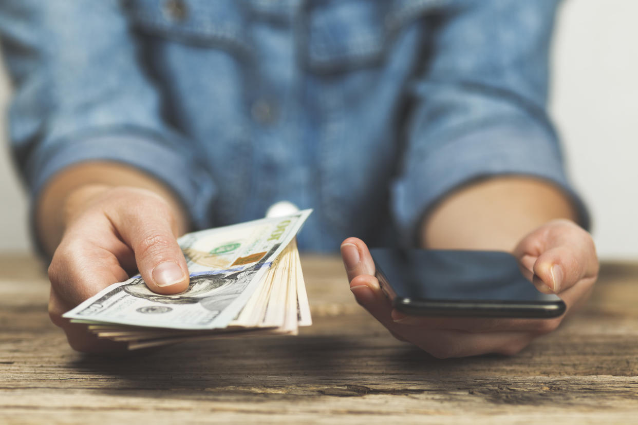 Sé más inteligente con tus apps y evita estas 5 “formas tontas” de perder dinero. Foto: Getty Images. 