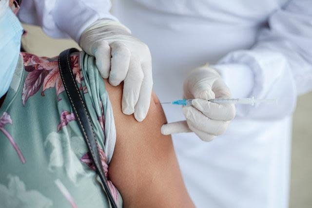 美國疾病管制與預防中心（CDC）近期發布安全警訊，65歲以上老年人施打「BNT次世代雙價疫苗」可能存在安全問題。（示意圖，Pexels）