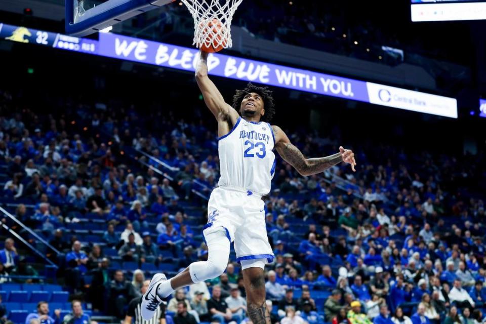 Kentucky freshman Jordan Burks had seven points, three rebounds and a steal and was 3 of 3 on field-goal attempts in the Wildcats’ 86-46 season-opening victory over New Mexico State.