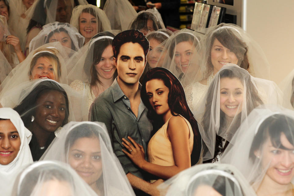 Twilight Breaking Dawn Part 1 - Guinness World Record Attempt