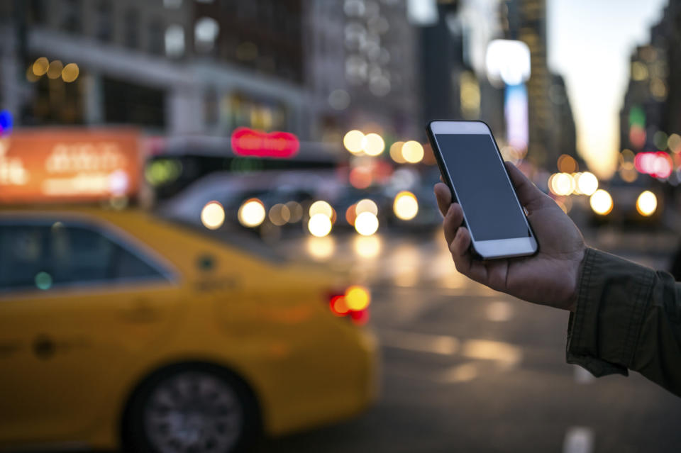 Person holding a phone in New York street