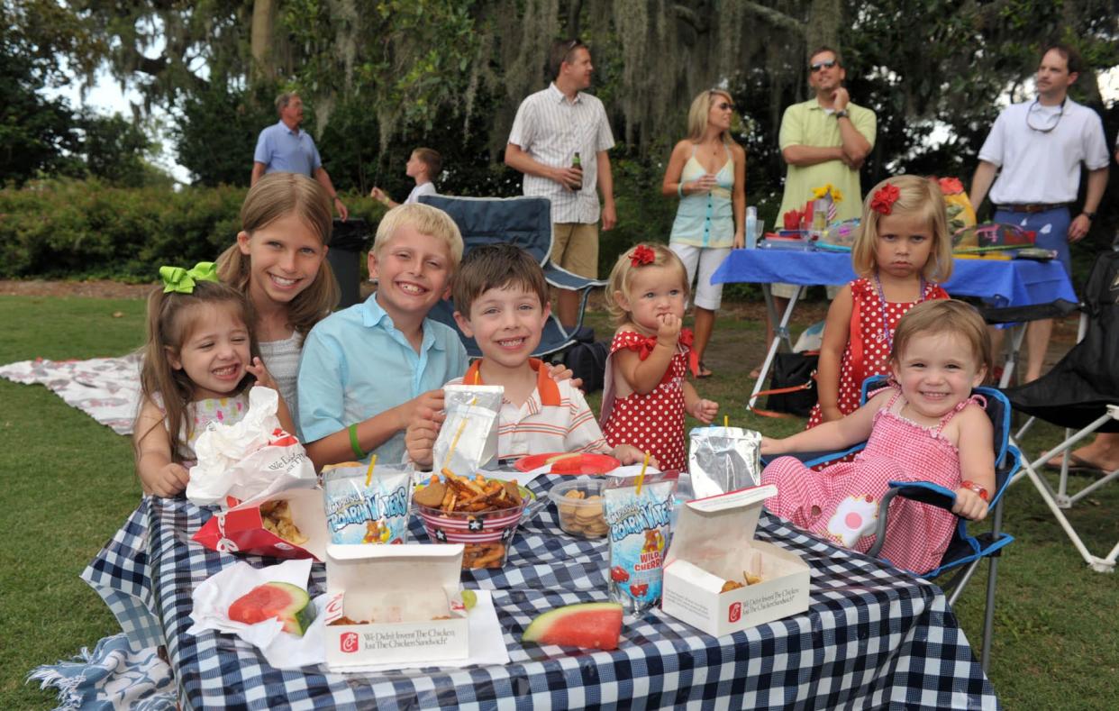Pictured from left to right are Havens Adams, Madison Edwards, Will Edwards, McLain Adams, Saunders Harvey, Sara Paige Harvey and Josey Belm enjoying Airlie Garden's Picnic and Concert Series. Pack a picnic and head to one of many area parks to enjoy an afternoon.