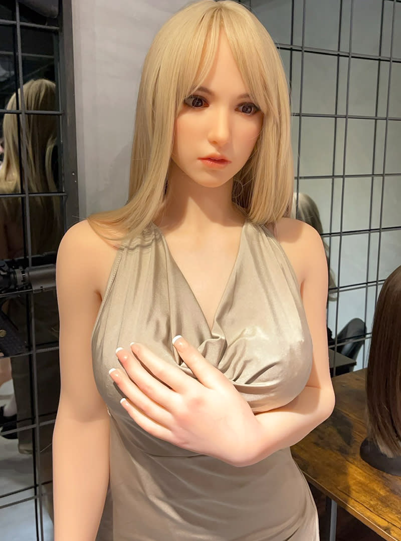 客製化仿真娃娃手部血管清晰可見，圖片由 H-Box 娃娃出租體驗販售館提供