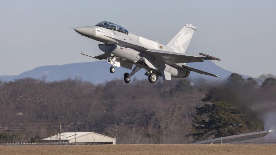 F-16 Block 70 first flight