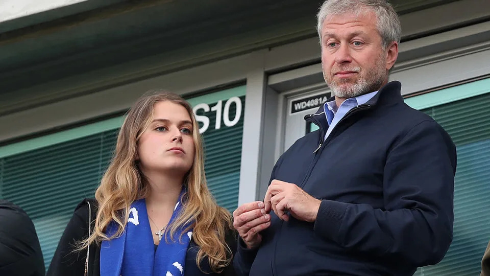 Chelsea owner Roman Abramovich with his daughter Sofia Abramovich in the stands. <span class="copyright">Mike Egerton/PA Images</span>