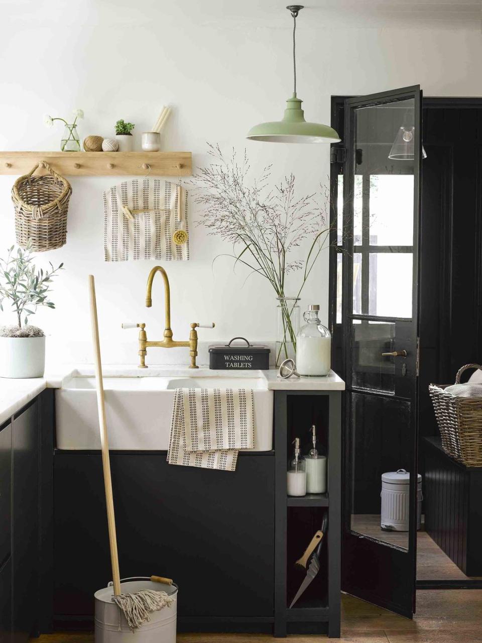 Utility room ideas: black