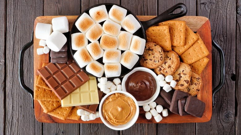 Overview of s'mores ingredients 