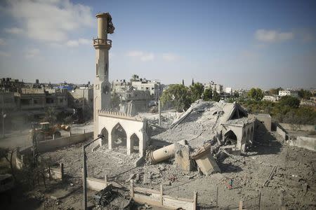 A general view of the remains of a mosque, which witnesses said was hit by an Israeli air strike, is seen in Beit Hanoun in the northern Gaza Strip August 25, 2014. REUTERS/Mohammed Salem