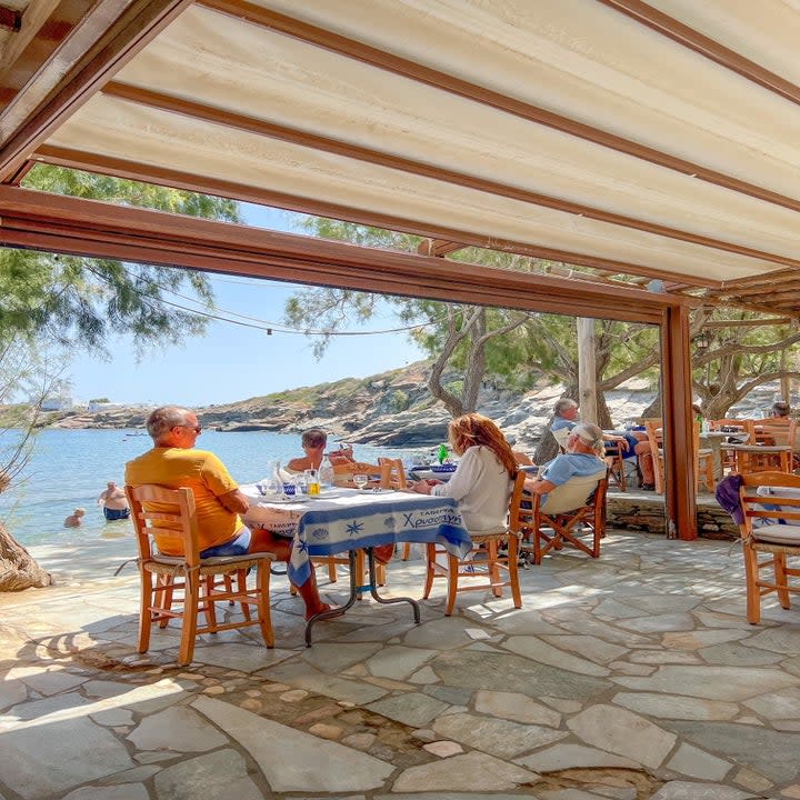 A restaurant overlooking the ocean.