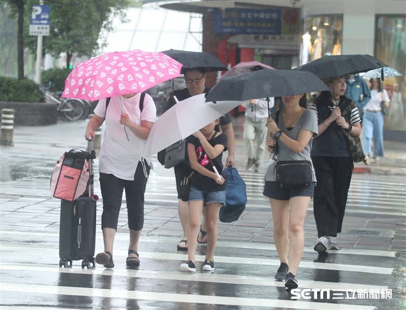國慶連假桃園以北及東半部屬於稍涼且偶有雨的天氣型態。 （示意圖／資料照）