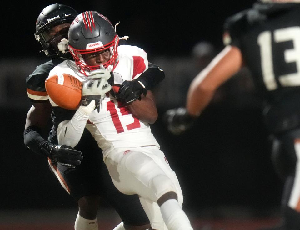 Central's Ismail Foz (15) defends a pass against Desert Edge during their 5A playoff game in Goodyear on Friday, Nov. 18, 2022. 