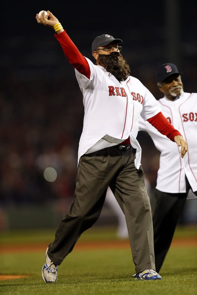 Carlton Fisk throws out the first pitch at Game 6 of the World Series —  with a beard