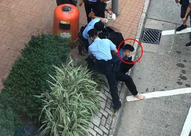 疑犯在街頭被捕。