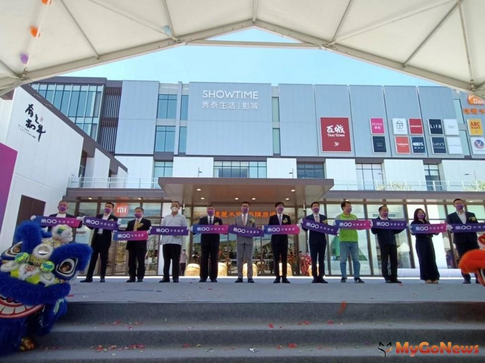 ▲高雄市長陳其邁應邀出席樂購廣場開幕盛會啟動『樂GO時尚．精彩無限』的儀式，現場超過600名的觀禮貴賓到場予以祝福。