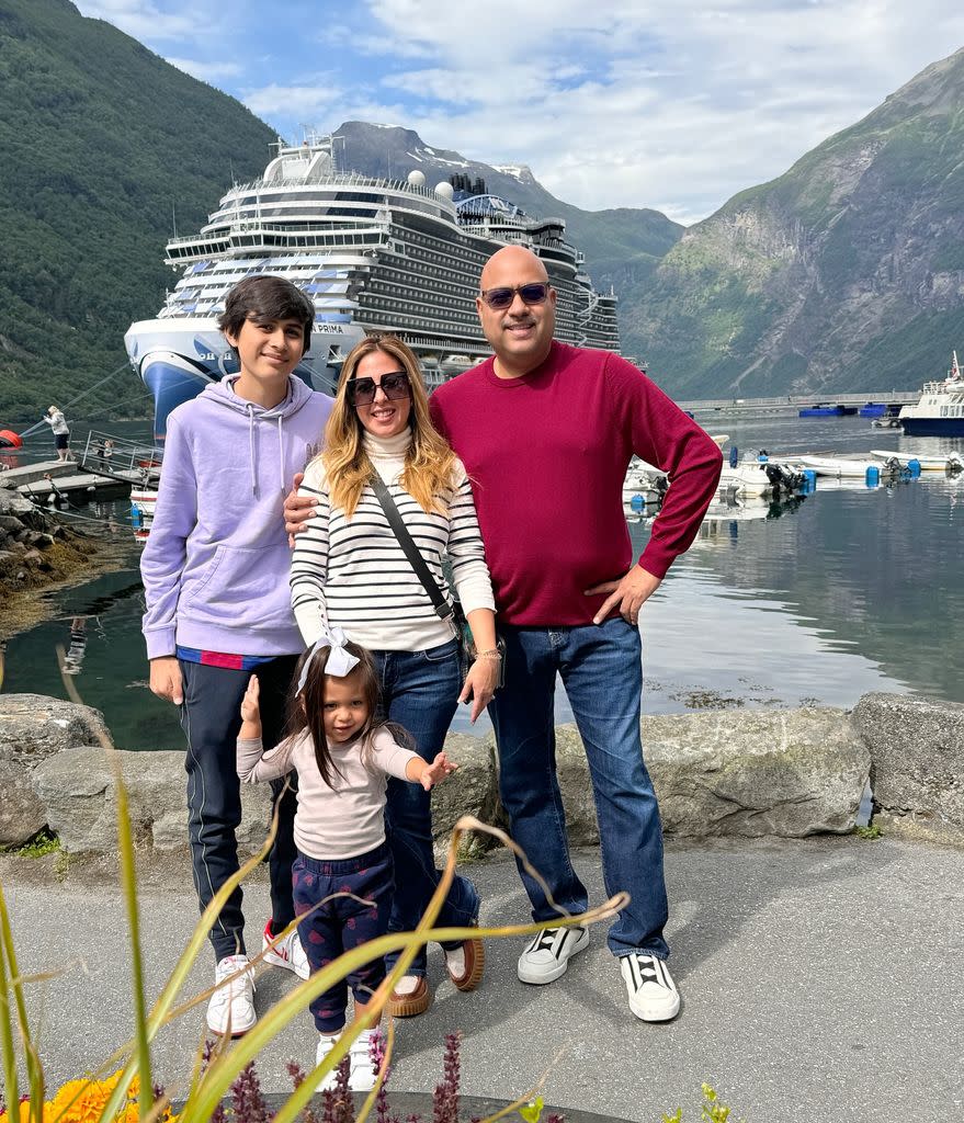 'Chiquibaby' y su familia acompañan a Adamari y otras amigas en este viaje. 