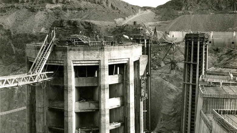 construction of the Hoover Dam