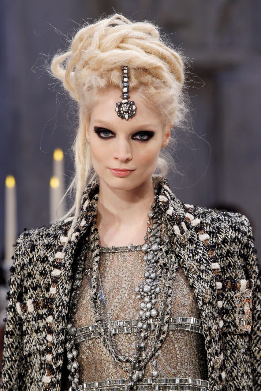 dreadlock髮髻
Chanel Métiers d'Art Prefall 2011 show. 