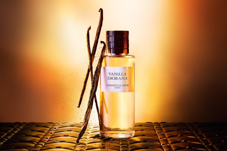 A bottle of Vanilla Diorama with vanilla beans