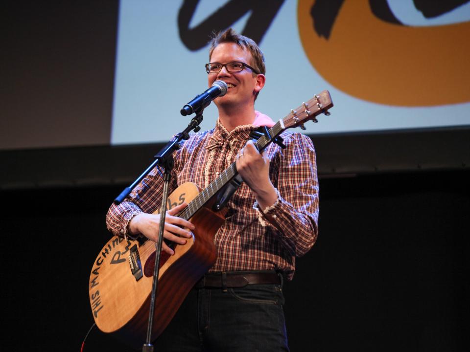 Youtuber and musician Hank Green performs onstage as part of the Turtles All the Way Down book tour at the Curran Theatre on October 31, 2017 in San Francisco, California.