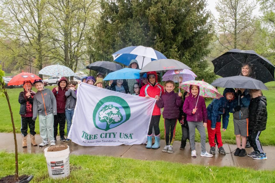 New Concord Elementary helped out the Village of New Concord with its annual tree planting ceremony to celebrate Arbor Day and the village's Tree City, USA designation.