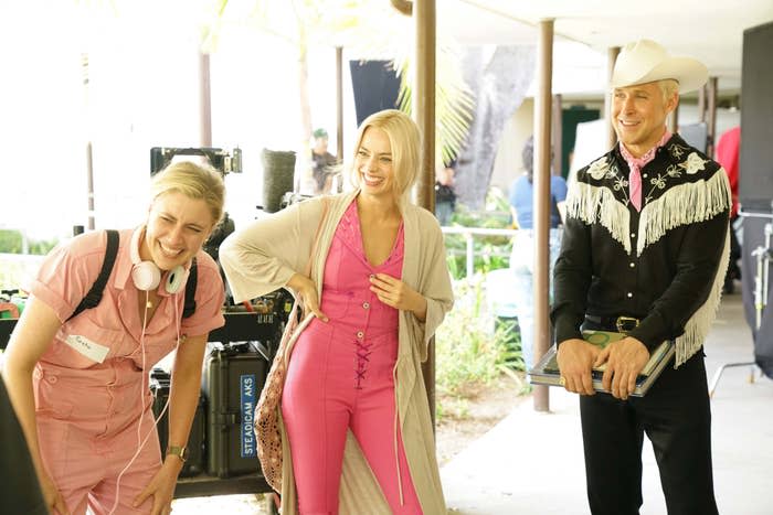 greta, margot and ryan behind the scenes filming