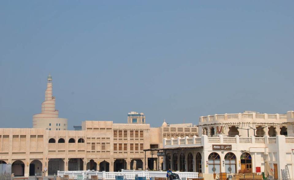 Souq Waqif es el zoco tradicional de la ciudad que mantiene su misma ubicación desde que se creó hace cien años.