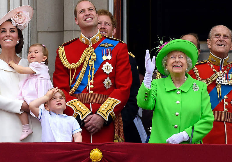 The Queen’s lime green outfit before Photoshop treatment. 