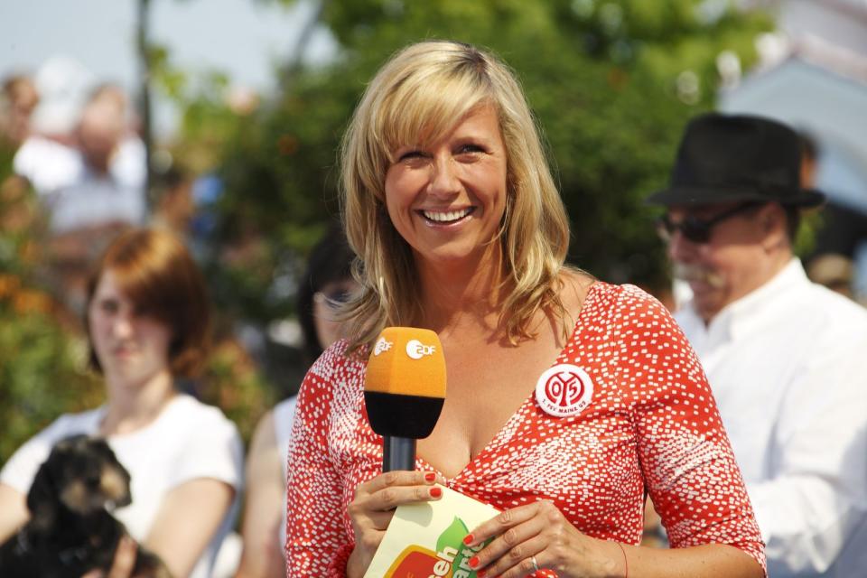 Das ging nach hinten los: Die Live-Übertragung einer Geburtstagsfeier sollte eine ganz besondere Überraschung im ZDF-"Fernsehgarten" werden. Im Netz wird Moderatorin Andrea Kiewel für die Aktion kräftig verspottet.