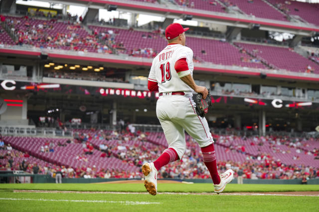 Joey Votto homers in return from shoulder injury as Reds extend