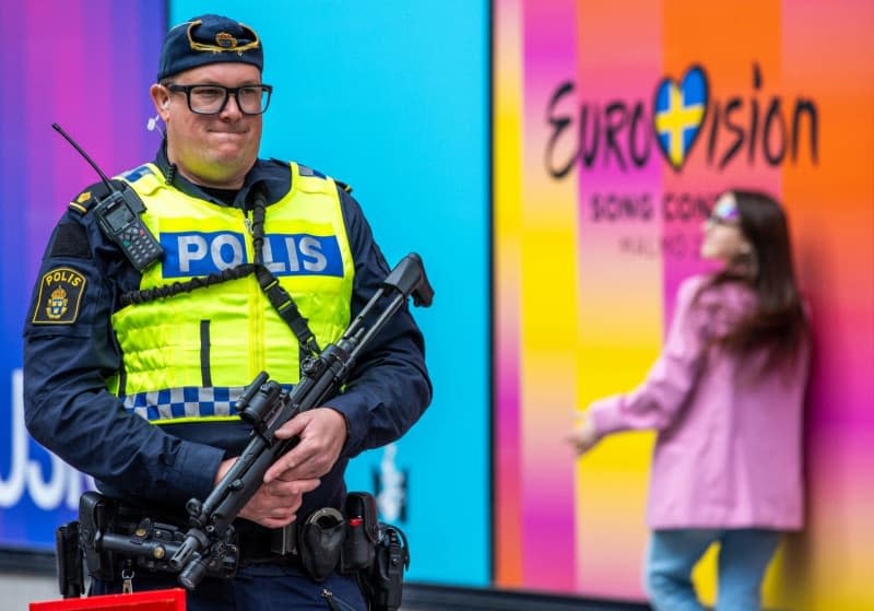 An armed police officer secures the Malmo Arena ahead of the final of the Eurovision Song Contest (ESC) 2024. Jens Büttner/dpa