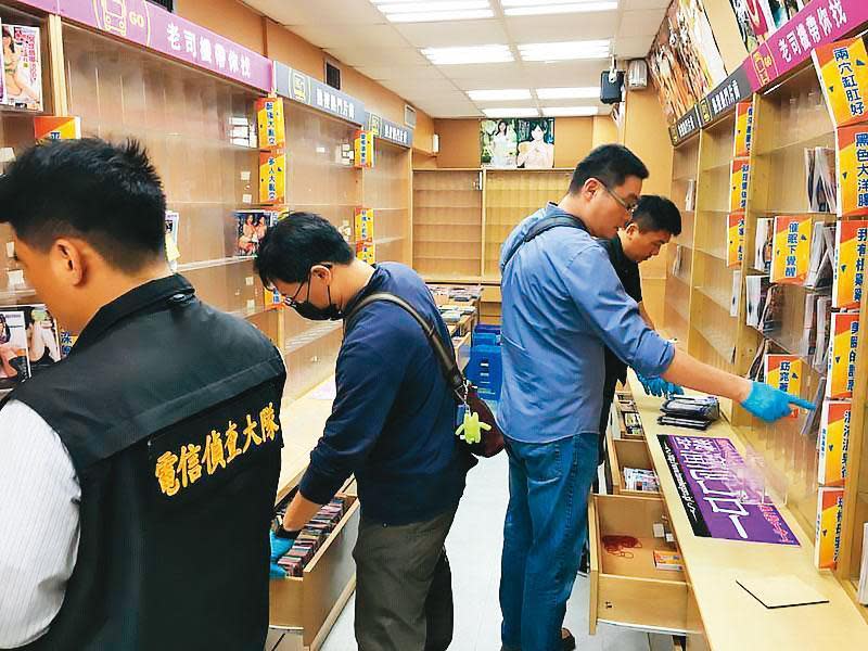 日本AV片商IPPA跨海對台灣盜版商提告，圖為我國警察破獲盜版成人片商家，非當事店家。（刑事局提供）