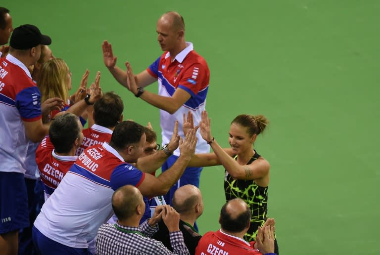 Czech Republic's team and Karolina Pliskova (C) celebrate the victory against Romania's Monica Niculescu during the Fed Cup in Cluj-Napoca on February 7, 2015