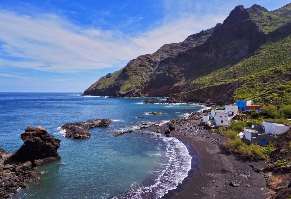 Body of water, Coast, Sea, Coastal and oceanic landforms, Beach, Promontory, Sky, Headland, Shore, Ocean, 