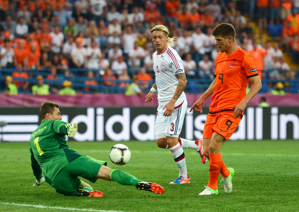 KHARKOV, UKRAINE - JUNE 09: Klaas Jan Huntelaar of Netherlands tries to chip the ball over goalkeeper Stephan Andersen of Denmark during the UEFA EURO 2012 group B match between Netherlands and Denmark at Metalist Stadium on June 9, 2012 in Kharkov, Ukraine. (Photo by Lars Baron/Getty Images)