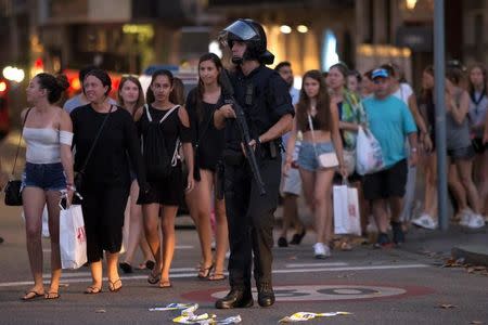 Police evacuate people after a van crashed into pedestrians near the Las Ramblas avenue in central Barcelona, Spain August 17, 2017. REUTERS/Stringer