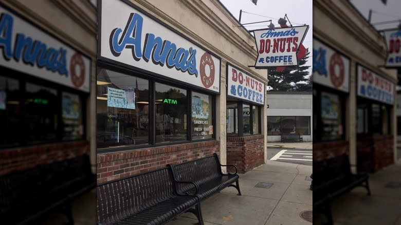 Exterior of donut shop 