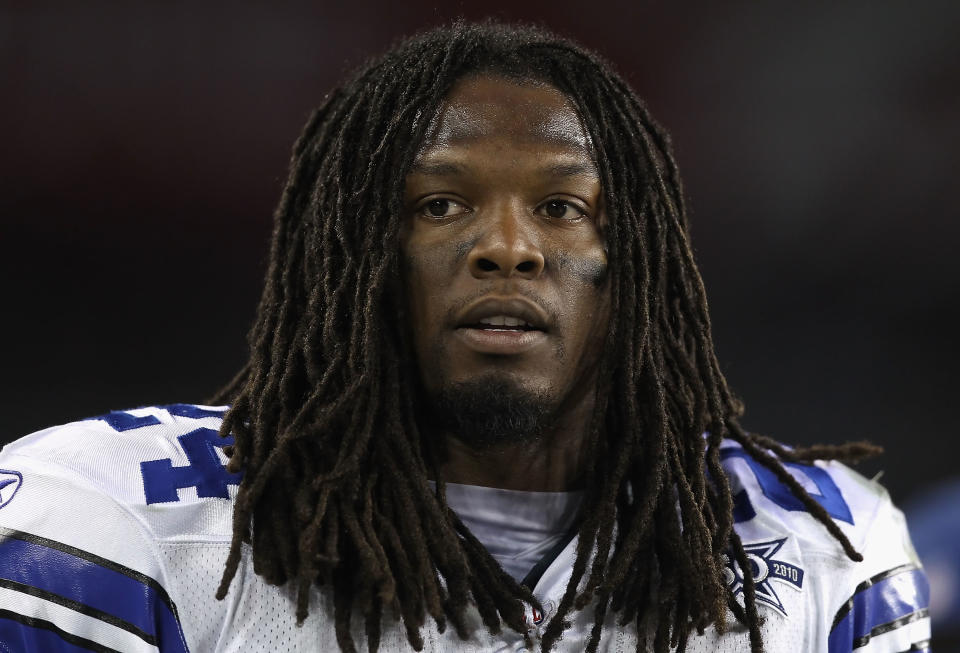 Marion Barber #24 of the Dallas Cowboys walks the sidelines during the NFL game against the Arizona Cardinals at the University of Phoenix Stadium on December 25, 2010 in Glendale, Arizona. The Cardinals defeated the Cowboys 27-26.  (Photo by Christian Petersen/Getty Images)